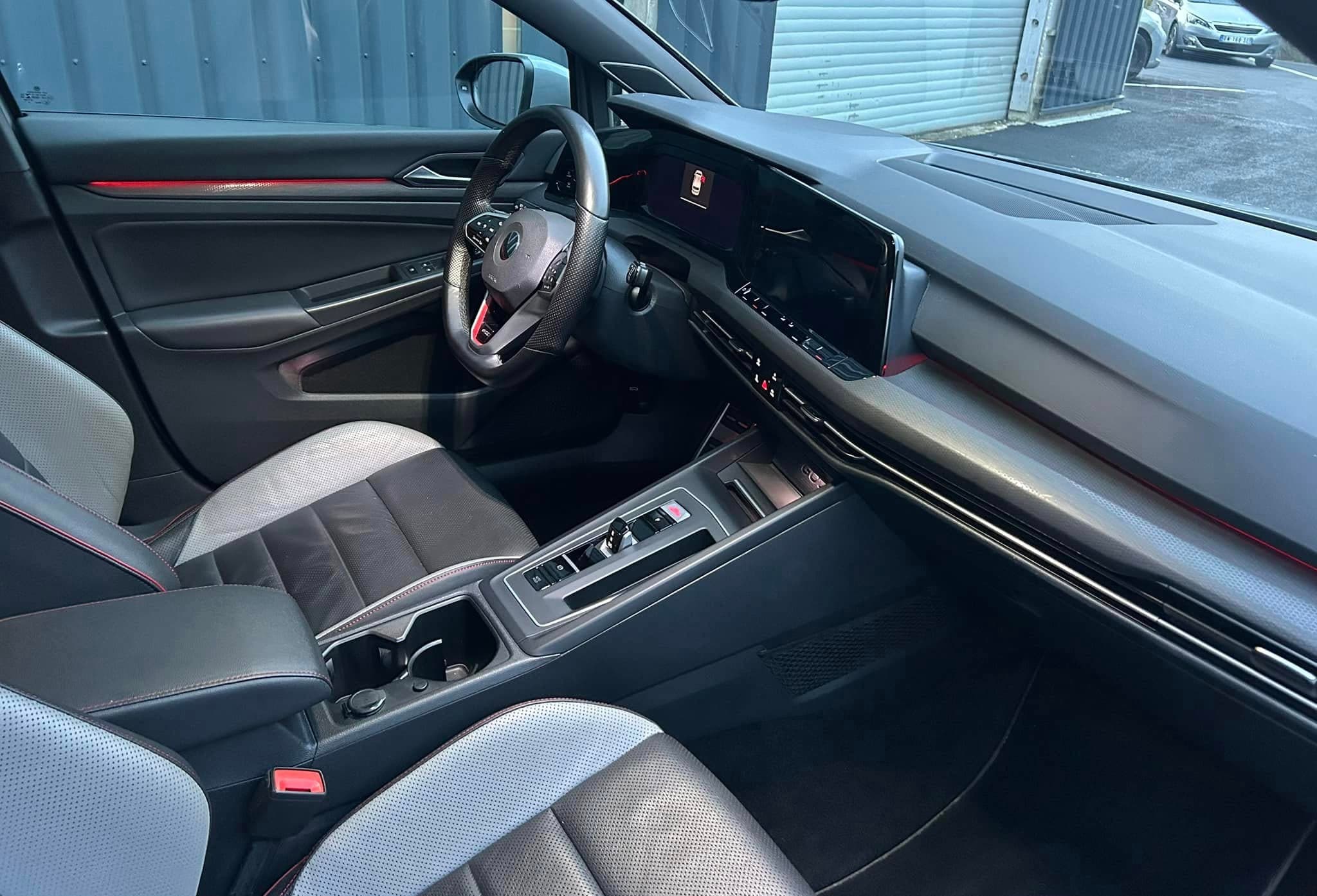 Intérieur impeccable d'un véhicule d'occasion en vente