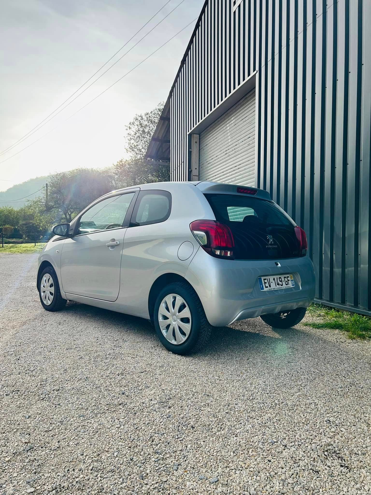 Peugeot 108 grise
